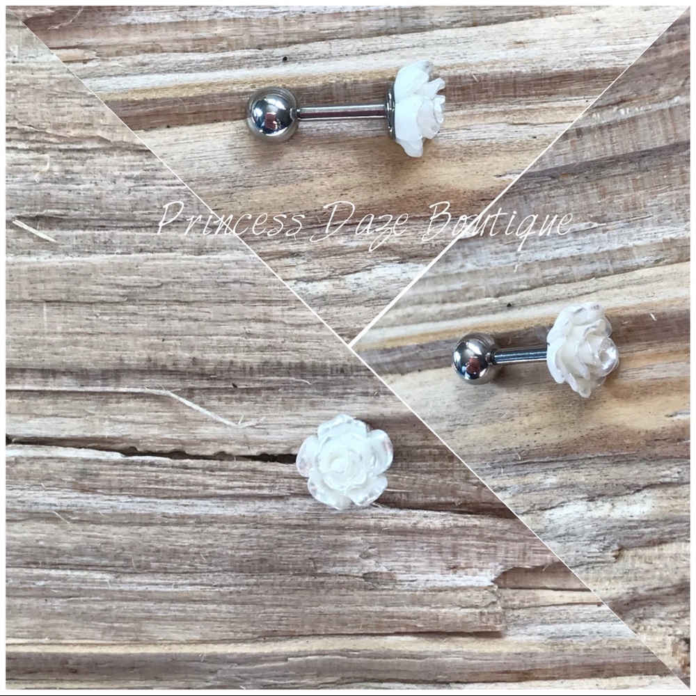 White Flower Cartilage/‎ Tragus Earring